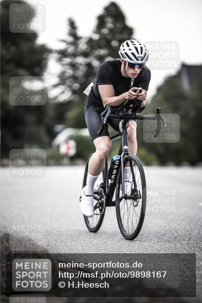 21.06.2026 - 29. Vierlanden-Triathlon H.Heesch http://msf.ph/oto/9898167 21.06.2026 10:04:22 Radfahren 44, 75, 90, 260, 324, 350, 379 meine-sportfotos.de