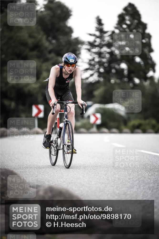 21.06.2026 - 29. Vierlanden-Triathlon H.Heesch http://msf.ph/oto/9898170 21.06.2026 10:04:23 Radfahren 44, 75, 260, 324, 350, 379 meine-sportfotos.de