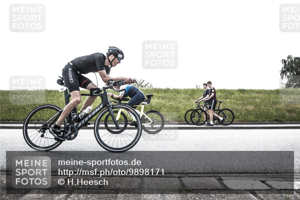 21.06.2026 - 29. Vierlanden-Triathlon H.Heesch http://msf.ph/oto/9898171 21.06.2026 11:06:29 Radfahren 71, 174, 199, 510, 668, 721, 745 meine-sportfotos.de