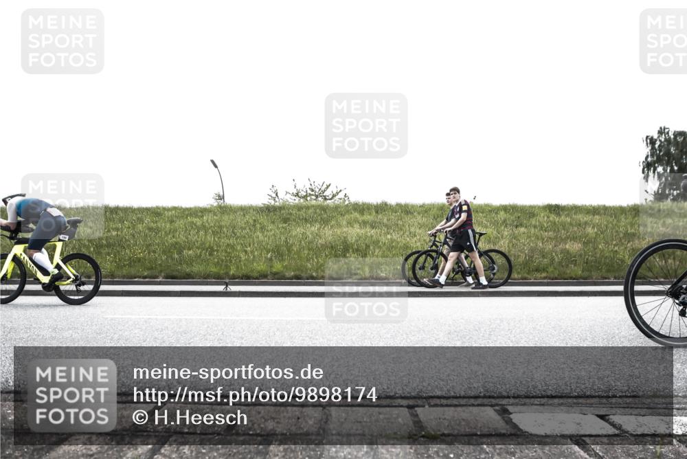 21.06.2026 - 29. Vierlanden-Triathlon H.Heesch http://msf.ph/oto/9898174 21.06.2026 11:06:29 Radfahren 71, 174, 199, 510, 668, 721, 745 meine-sportfotos.de