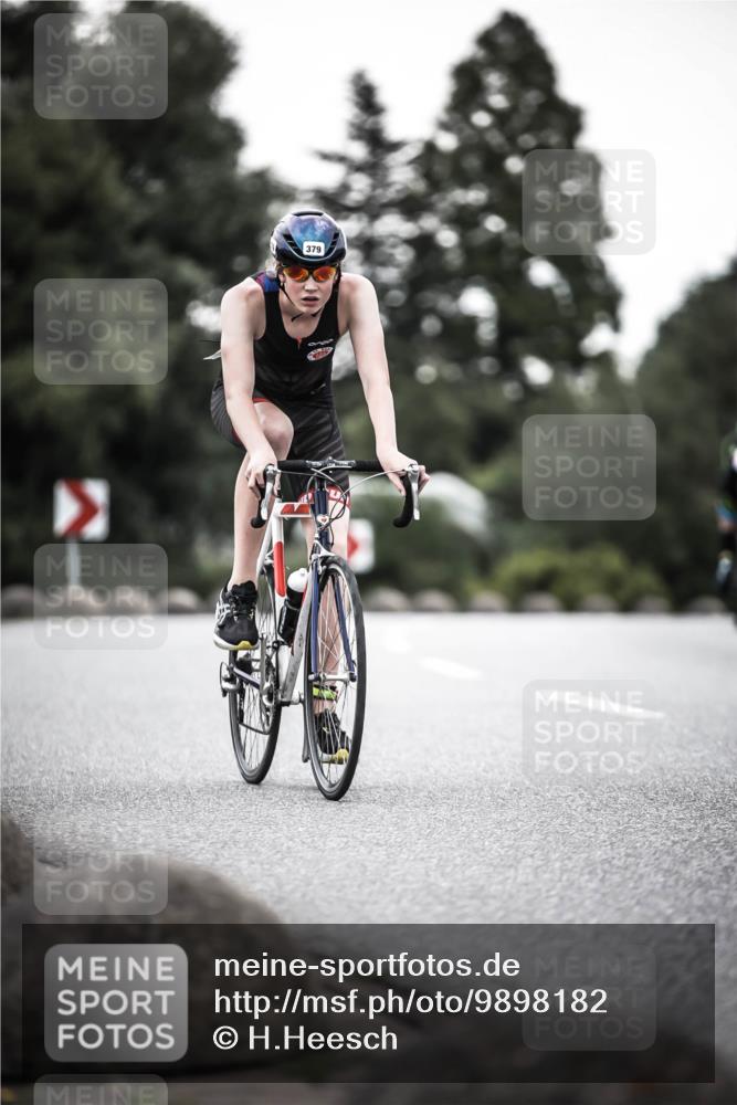 21.06.2026 - 29. Vierlanden-Triathlon H.Heesch http://msf.ph/oto/9898182 21.06.2026 10:04:24 Radfahren 44, 75, 350, 379 meine-sportfotos.de