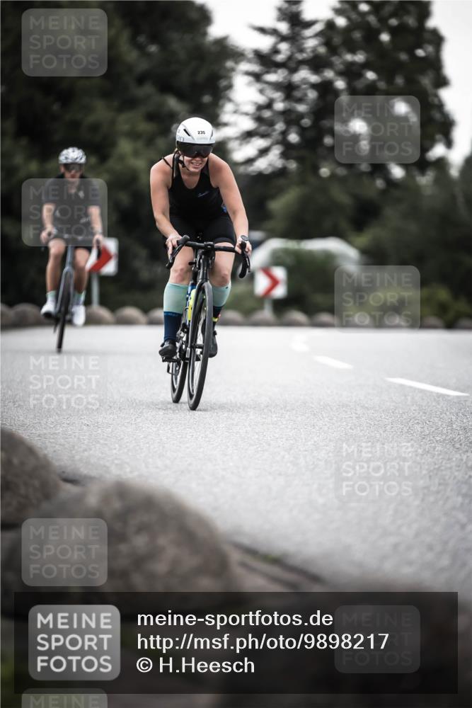 21.06.2026 - 29. Vierlanden-Triathlon H.Heesch http://msf.ph/oto/9898217 21.06.2026 10:04:38 Radfahren 47, 235, 307, 389 meine-sportfotos.de