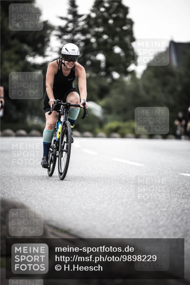 21.06.2026 - 29. Vierlanden-Triathlon H.Heesch http://msf.ph/oto/9898229 21.06.2026 10:04:38 Radfahren 47, 235, 307, 389 meine-sportfotos.de