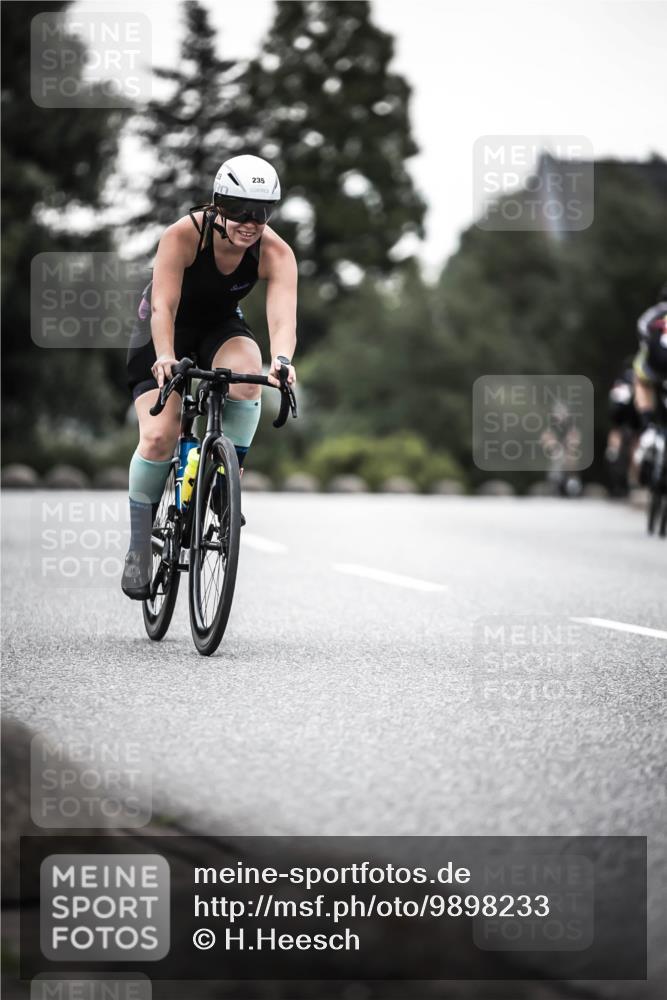 21.06.2026 - 29. Vierlanden-Triathlon H.Heesch http://msf.ph/oto/9898233 21.06.2026 10:04:38 Radfahren 47, 235, 307, 389 meine-sportfotos.de