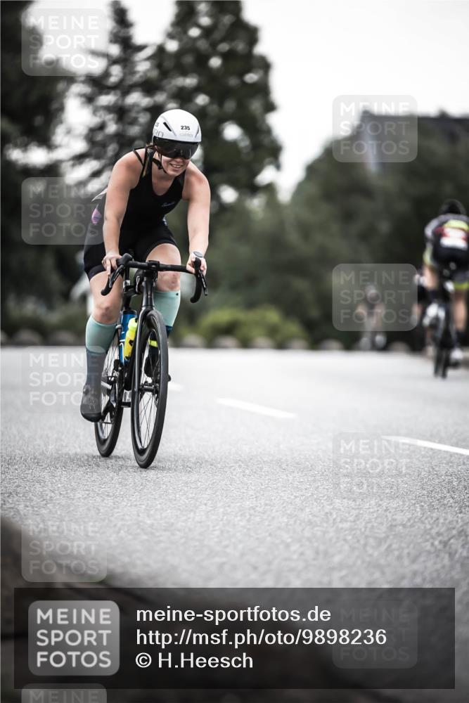 21.06.2026 - 29. Vierlanden-Triathlon H.Heesch http://msf.ph/oto/9898236 21.06.2026 10:04:38 Radfahren 47, 235, 307, 389 meine-sportfotos.de