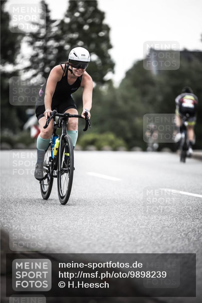 21.06.2026 - 29. Vierlanden-Triathlon H.Heesch http://msf.ph/oto/9898239 21.06.2026 10:04:38 Radfahren 47, 235, 307, 389 meine-sportfotos.de