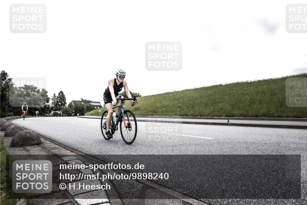 21.06.2026 - 29. Vierlanden-Triathlon H.Heesch http://msf.ph/oto/9898240 21.06.2026 09:49:59 Radfahren 92, 217, 221, 229 meine-sportfotos.de