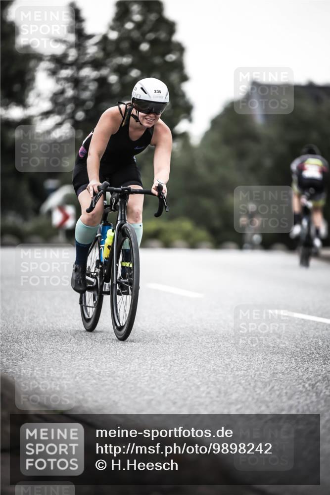 21.06.2026 - 29. Vierlanden-Triathlon H.Heesch http://msf.ph/oto/9898242 21.06.2026 10:04:38 Radfahren 47, 235, 307, 389 meine-sportfotos.de