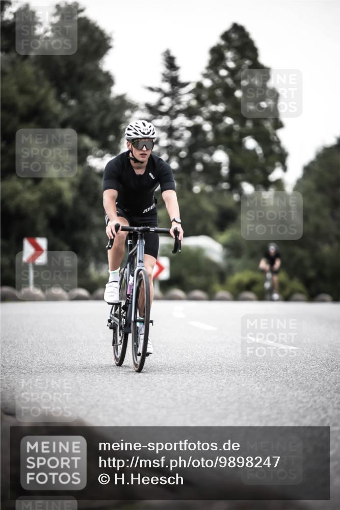 21.06.2026 - 29. Vierlanden-Triathlon H.Heesch http://msf.ph/oto/9898247 21.06.2026 10:04:39 Radfahren 47, 235, 307, 389 meine-sportfotos.de