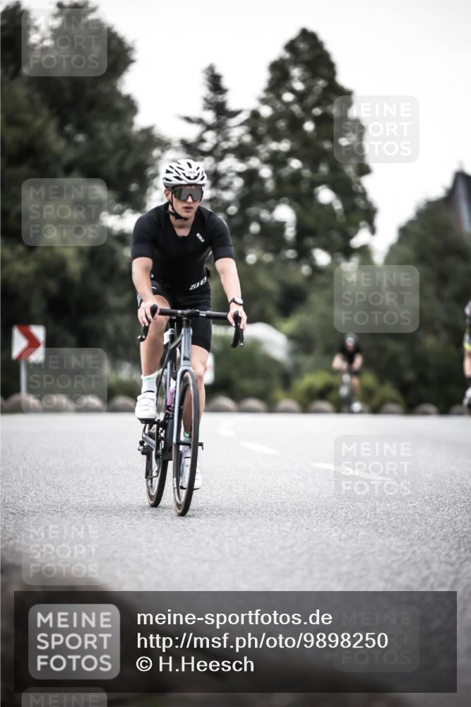 21.06.2026 - 29. Vierlanden-Triathlon H.Heesch http://msf.ph/oto/9898250 21.06.2026 10:04:39 Radfahren 47, 235, 307, 389 meine-sportfotos.de