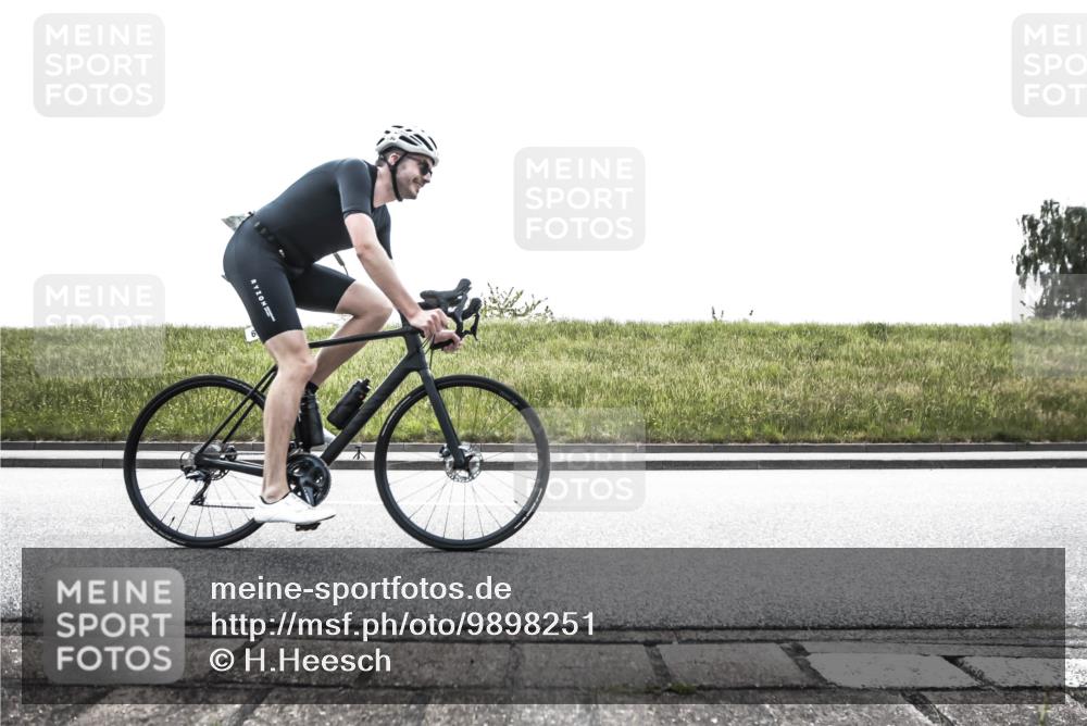 21.06.2026 - 29. Vierlanden-Triathlon H.Heesch http://msf.ph/oto/9898251 21.06.2026 11:09:02 Radfahren 122, 525, 696 meine-sportfotos.de