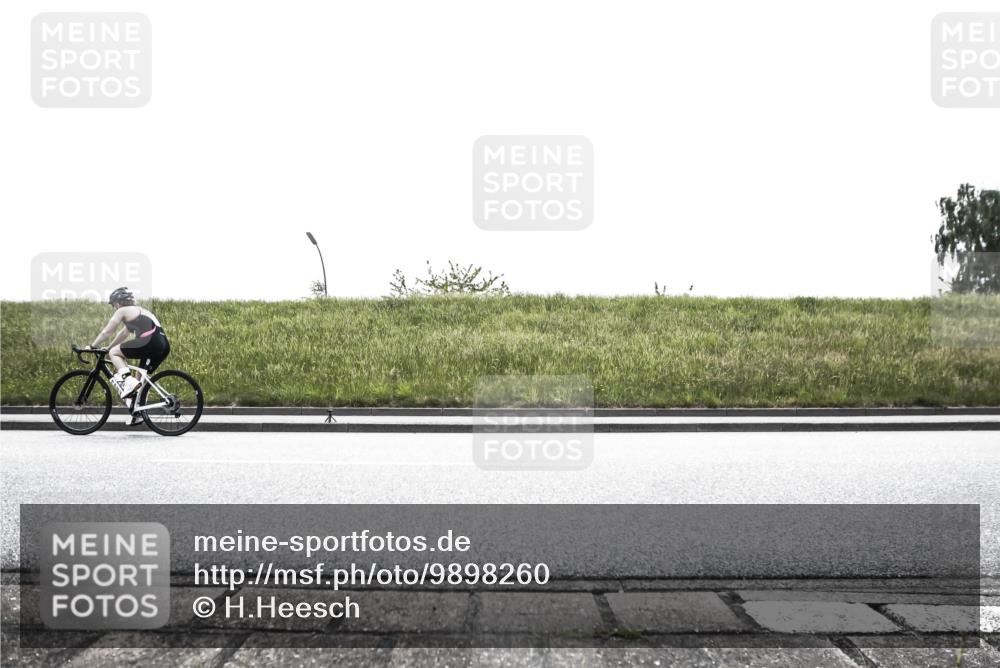 21.06.2026 - 29. Vierlanden-Triathlon H.Heesch http://msf.ph/oto/9898260 21.06.2026 11:09:13 Radfahren 192, 233, 525, 612 meine-sportfotos.de
