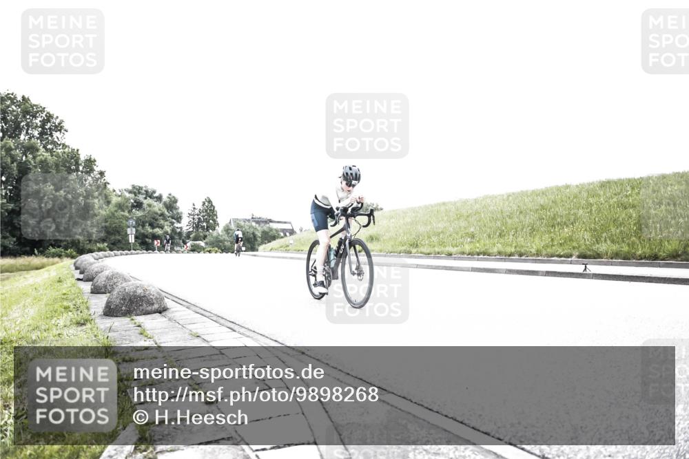 21.06.2026 - 29. Vierlanden-Triathlon H.Heesch http://msf.ph/oto/9898268 21.06.2026 09:53:08 Radfahren 265, 299 meine-sportfotos.de