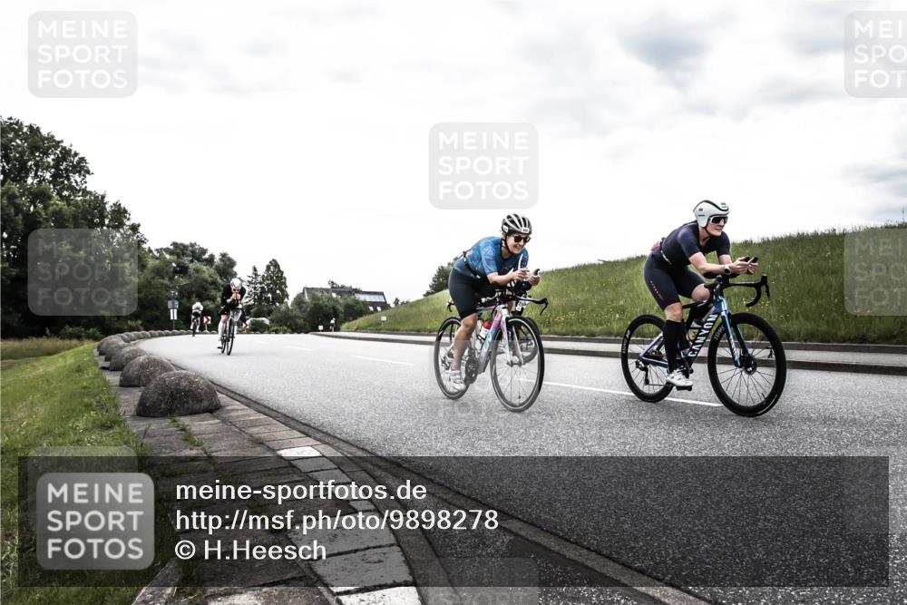21.06.2026 - 29. Vierlanden-Triathlon H.Heesch http://msf.ph/oto/9898278 21.06.2026 09:53:31 Radfahren 51, 74, 79, 183, 219, 268, 302 meine-sportfotos.de