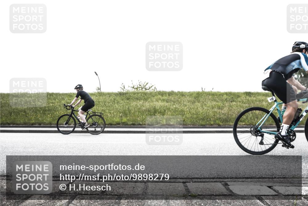 21.06.2026 - 29. Vierlanden-Triathlon H.Heesch http://msf.ph/oto/9898279 21.06.2026 11:09:34 Radfahren 113, 595 meine-sportfotos.de