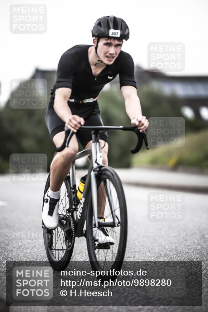 21.06.2026 - 29. Vierlanden-Triathlon H.Heesch http://msf.ph/oto/9898280 21.06.2026 10:04:46 Radfahren 86, 307, 329, 365 meine-sportfotos.de
