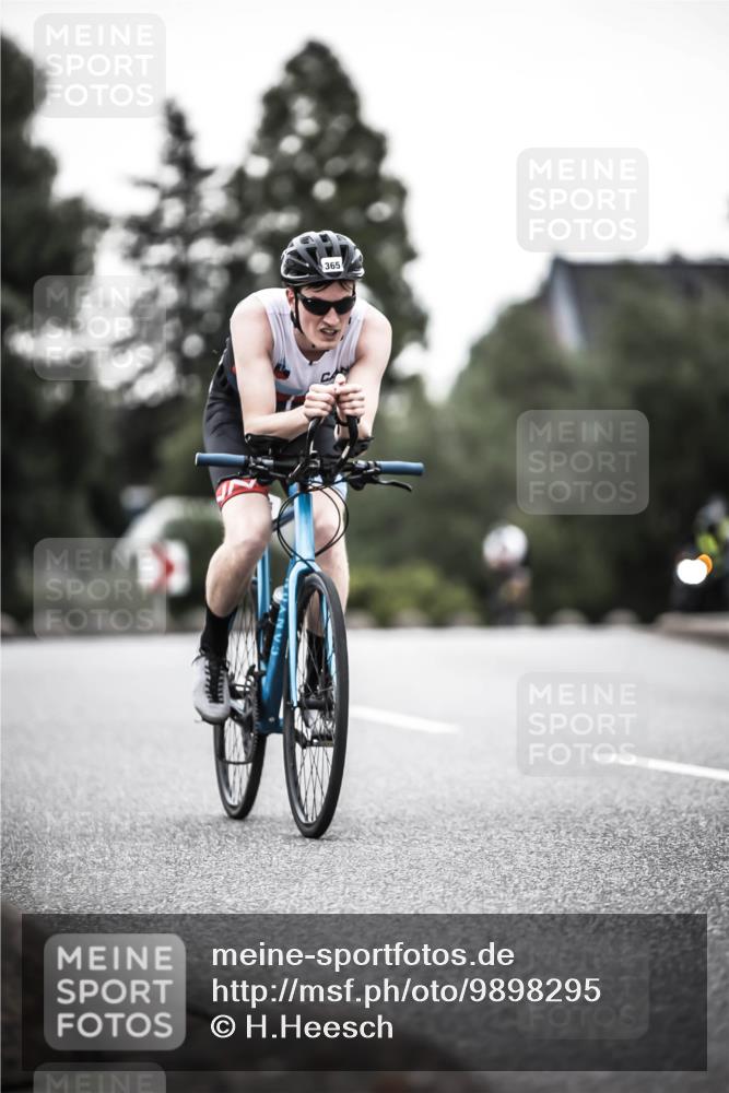 21.06.2026 - 29. Vierlanden-Triathlon H.Heesch http://msf.ph/oto/9898295 21.06.2026 10:04:48 Radfahren 86, 174, 307, 329, 365 meine-sportfotos.de