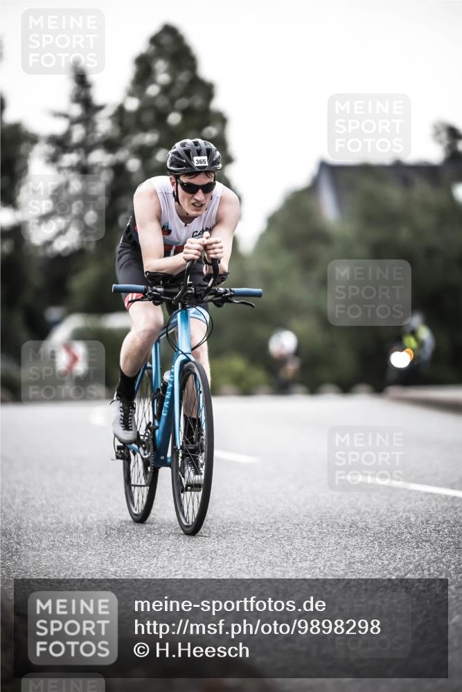 21.06.2026 - 29. Vierlanden-Triathlon H.Heesch http://msf.ph/oto/9898298 21.06.2026 10:04:48 Radfahren 86, 174, 307, 329, 365 meine-sportfotos.de