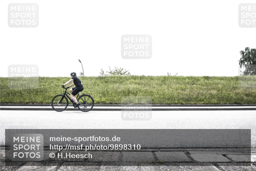21.06.2026 - 29. Vierlanden-Triathlon H.Heesch http://msf.ph/oto/9898310 21.06.2026 11:10:22 Radfahren 280, 498, 589, 710, 728 meine-sportfotos.de