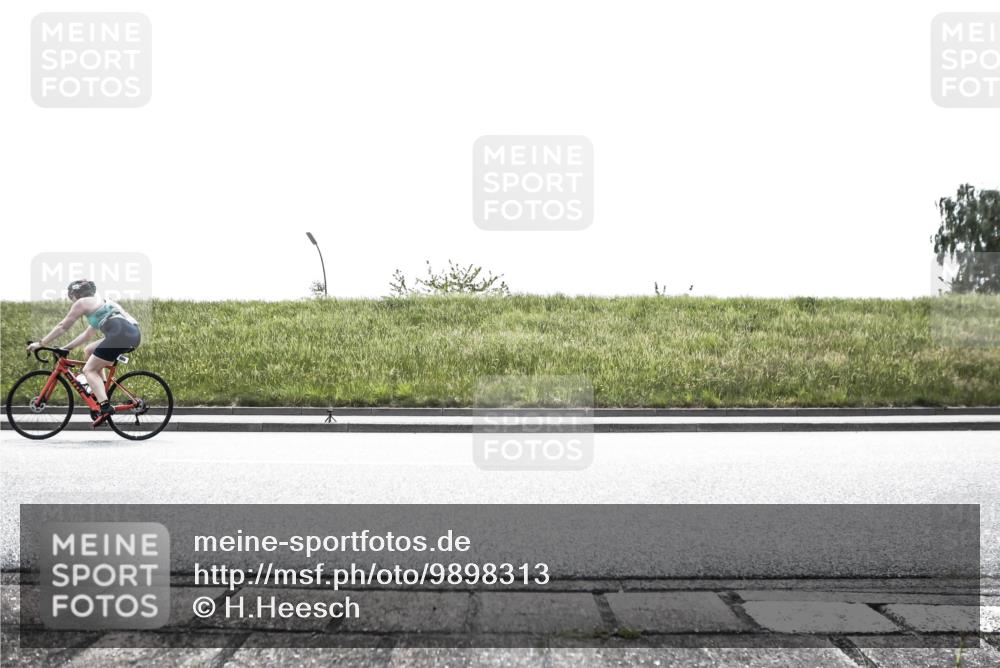 21.06.2026 - 29. Vierlanden-Triathlon H.Heesch http://msf.ph/oto/9898313 21.06.2026 11:10:24 Radfahren 280, 589, 710 meine-sportfotos.de