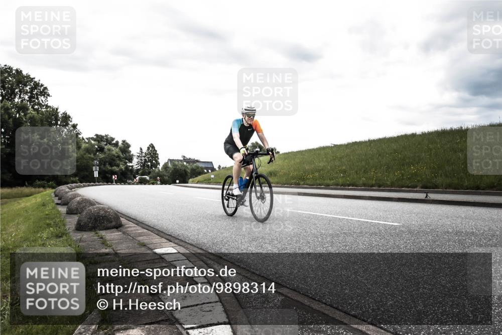 21.06.2026 - 29. Vierlanden-Triathlon H.Heesch http://msf.ph/oto/9898314 21.06.2026 09:56:35 Radfahren 259, 291 meine-sportfotos.de