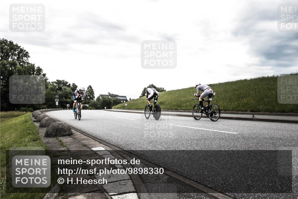 21.06.2026 - 29. Vierlanden-Triathlon H.Heesch http://msf.ph/oto/9898330 21.06.2026 09:57:49 Radfahren 145, 147 meine-sportfotos.de