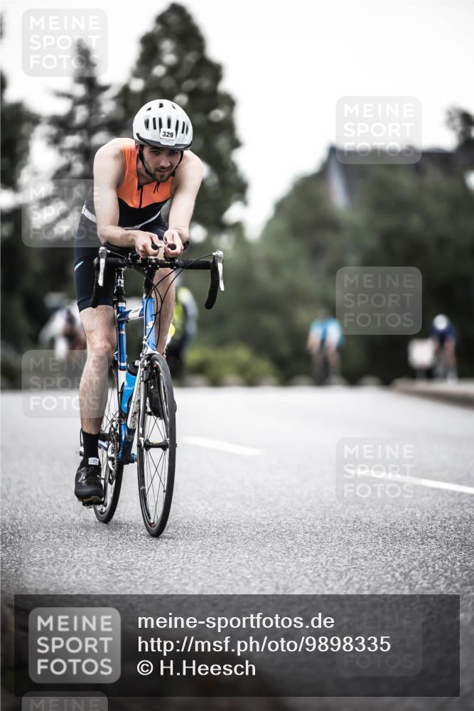 21.06.2026 - 29. Vierlanden-Triathlon H.Heesch http://msf.ph/oto/9898335 21.06.2026 10:04:50 Radfahren 86, 174, 329, 352, 365 meine-sportfotos.de