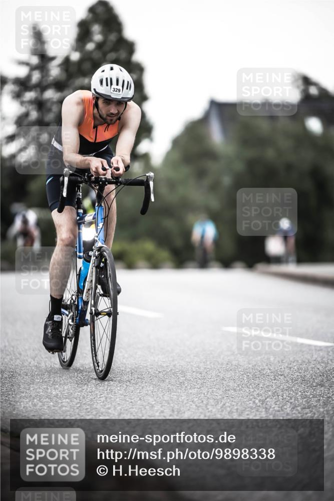 21.06.2026 - 29. Vierlanden-Triathlon H.Heesch http://msf.ph/oto/9898338 21.06.2026 10:04:50 Radfahren 86, 174, 329, 352, 365 meine-sportfotos.de