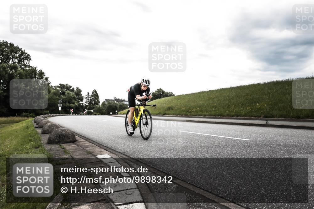 21.06.2026 - 29. Vierlanden-Triathlon H.Heesch http://msf.ph/oto/9898342 21.06.2026 09:58:58 Radfahren 7, 38, 272 meine-sportfotos.de