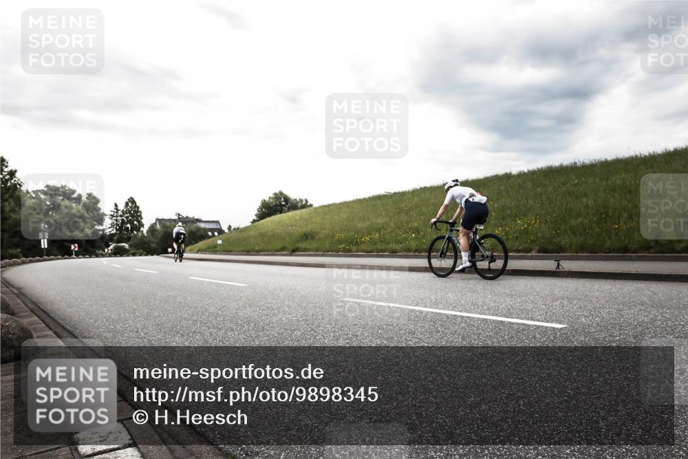 21.06.2026 - 29. Vierlanden-Triathlon H.Heesch http://msf.ph/oto/9898345 21.06.2026 09:59:19 Radfahren 104, 370 meine-sportfotos.de