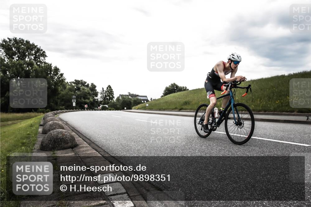 21.06.2026 - 29. Vierlanden-Triathlon H.Heesch http://msf.ph/oto/9898351 21.06.2026 10:00:12 Radfahren 217, 380 meine-sportfotos.de