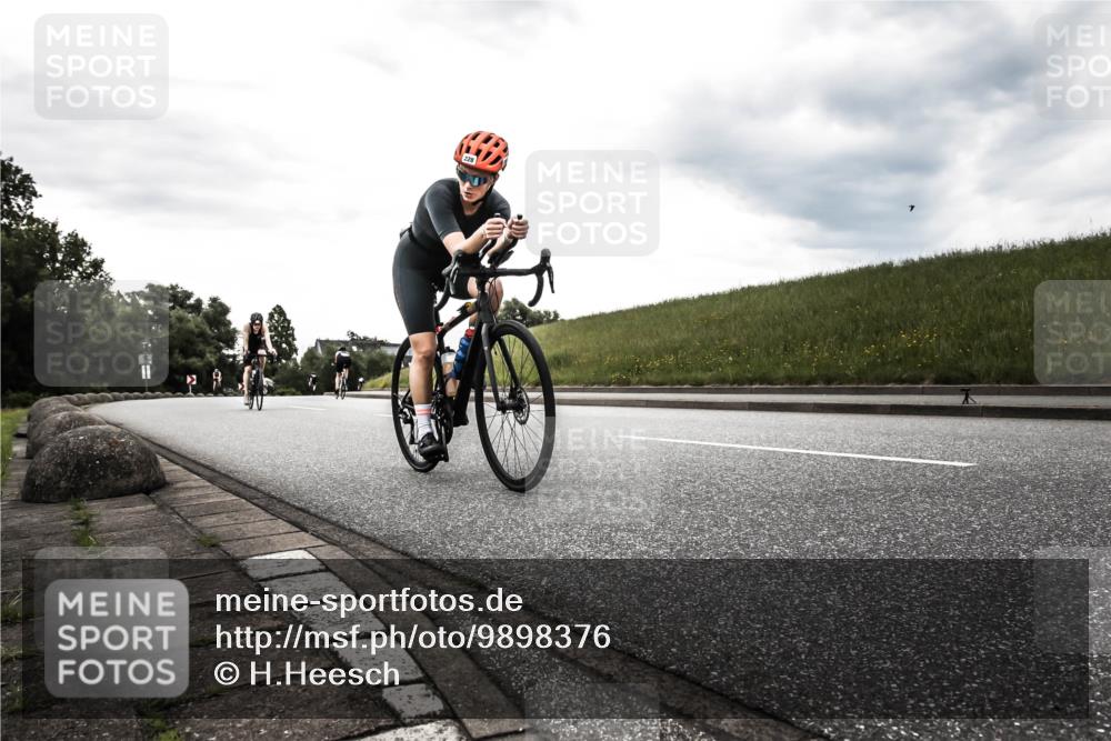 21.06.2026 - 29. Vierlanden-Triathlon H.Heesch http://msf.ph/oto/9898376 21.06.2026 10:01:05 Radfahren 29, 40, 61, 228, 390 meine-sportfotos.de