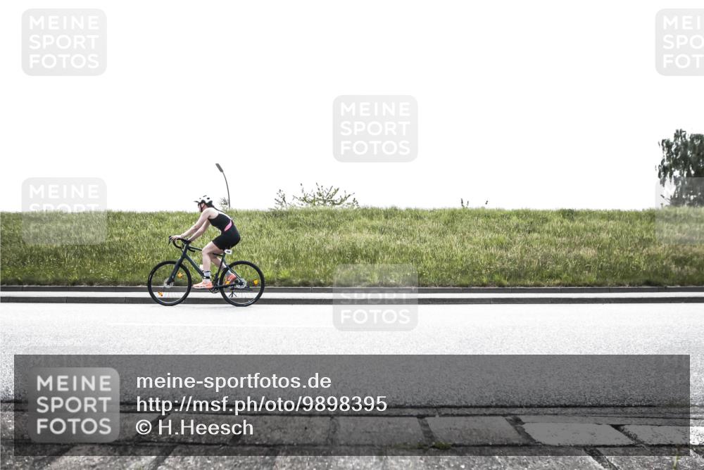 21.06.2026 - 29. Vierlanden-Triathlon H.Heesch http://msf.ph/oto/9898395 21.06.2026 11:12:01 Radfahren 109, 293, 296, 302, 490, 500, 656, 707, 729, 743, 751 meine-sportfotos.de