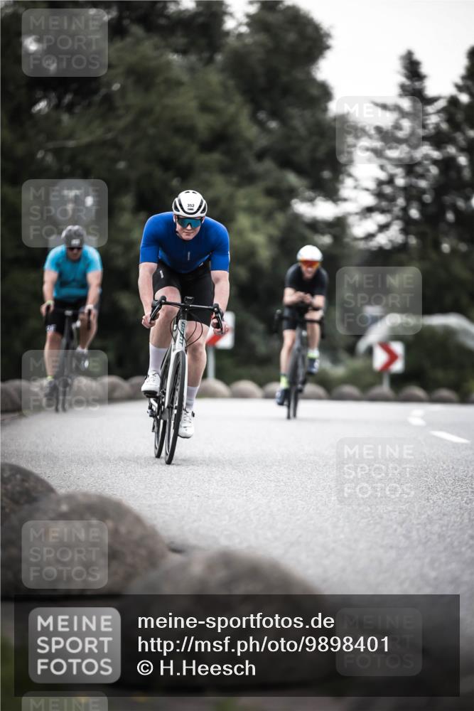 21.06.2026 - 29. Vierlanden-Triathlon H.Heesch http://msf.ph/oto/9898401 21.06.2026 10:04:57 Radfahren 130, 174, 292, 308, 332, 352 meine-sportfotos.de