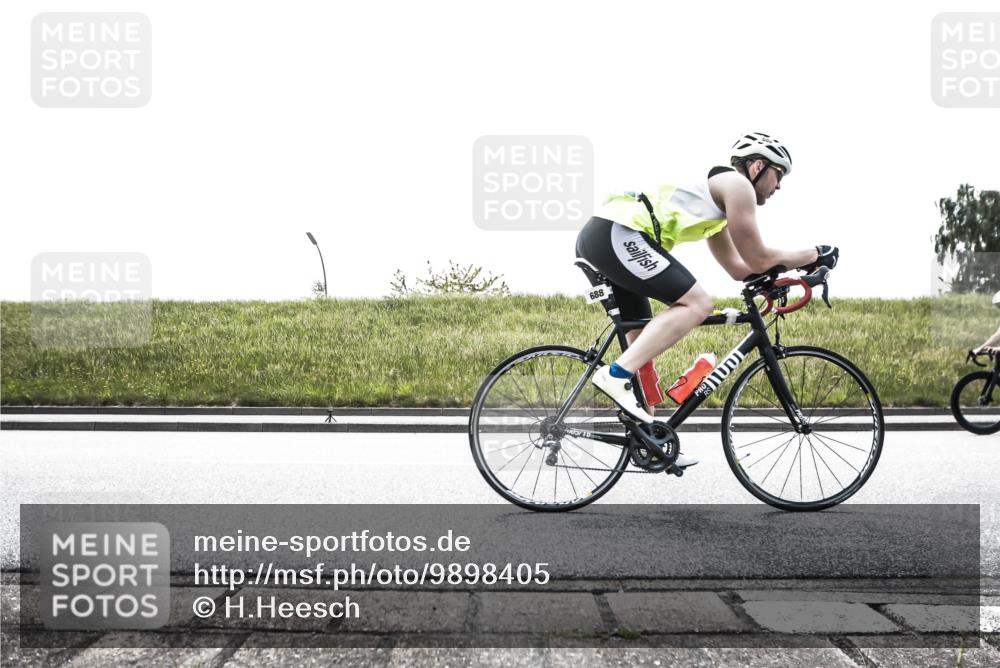 21.06.2026 - 29. Vierlanden-Triathlon H.Heesch http://msf.ph/oto/9898405 21.06.2026 11:12:13 Radfahren 22, 101, 123, 235, 265, 688, 729 meine-sportfotos.de