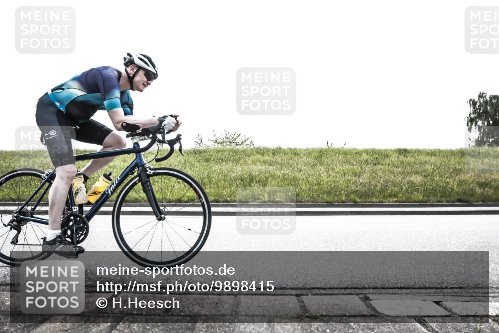 21.06.2026 - 29. Vierlanden-Triathlon H.Heesch http://msf.ph/oto/9898415 21.06.2026 11:12:29 Radfahren 131, 213 meine-sportfotos.de