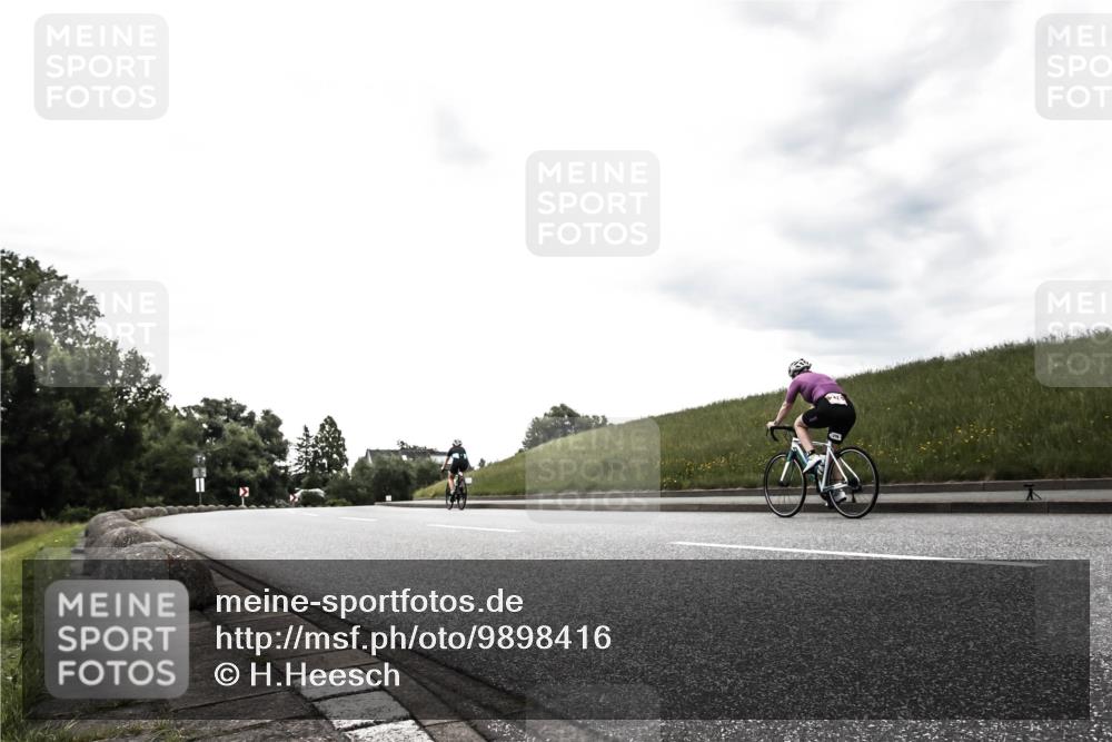 21.06.2026 - 29. Vierlanden-Triathlon H.Heesch http://msf.ph/oto/9898416 21.06.2026 10:03:08 Radfahren  meine-sportfotos.de