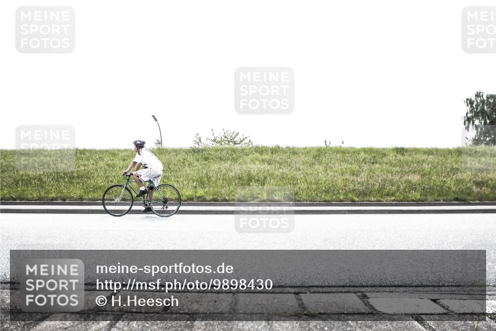 21.06.2026 - 29. Vierlanden-Triathlon H.Heesch http://msf.ph/oto/9898430 21.06.2026 11:13:00 Radfahren 173, 703 meine-sportfotos.de