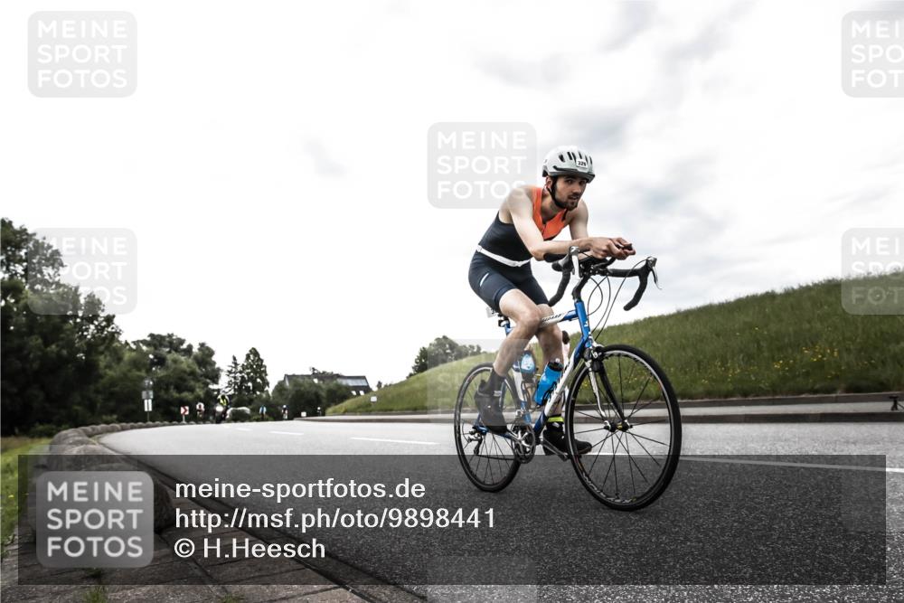 21.06.2026 - 29. Vierlanden-Triathlon H.Heesch http://msf.ph/oto/9898441 21.06.2026 10:04:51 Radfahren 86, 174, 329, 365 meine-sportfotos.de