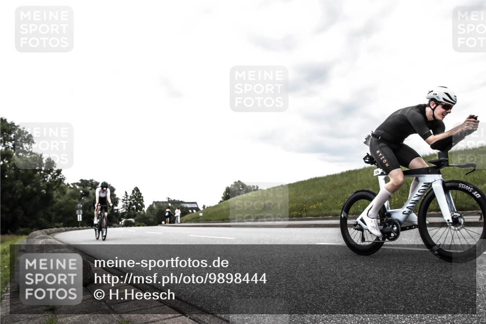 21.06.2026 - 29. Vierlanden-Triathlon H.Heesch http://msf.ph/oto/9898444 21.06.2026 10:05:10 Radfahren 264, 323, 326 meine-sportfotos.de
