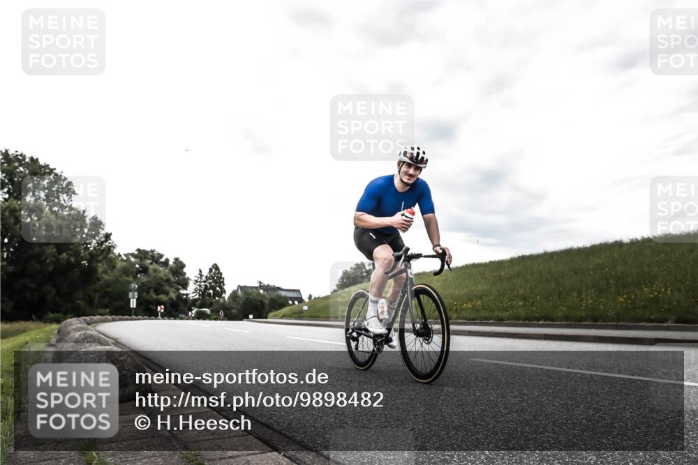 21.06.2026 - 29. Vierlanden-Triathlon H.Heesch http://msf.ph/oto/9898482 21.06.2026 10:06:30 Radfahren 147, 165, 360, 381 meine-sportfotos.de