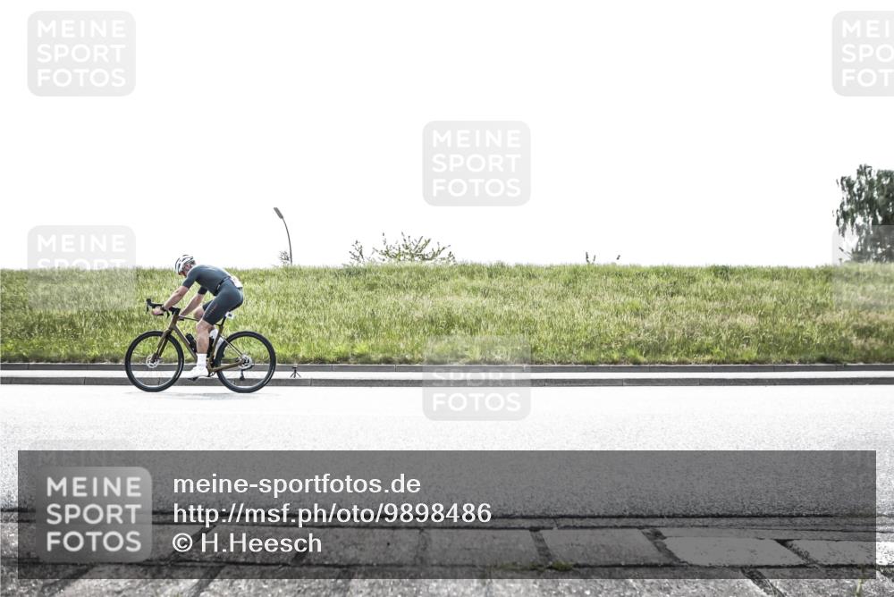 21.06.2026 - 29. Vierlanden-Triathlon H.Heesch http://msf.ph/oto/9898486 21.06.2026 11:14:15 Radfahren 6, 88, 104, 231, 273, 705 meine-sportfotos.de