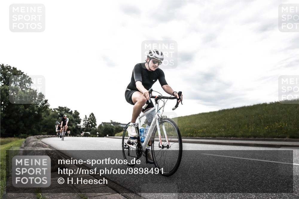 21.06.2026 - 29. Vierlanden-Triathlon H.Heesch http://msf.ph/oto/9898491 21.06.2026 10:06:43 Radfahren 306, 349, 361 meine-sportfotos.de