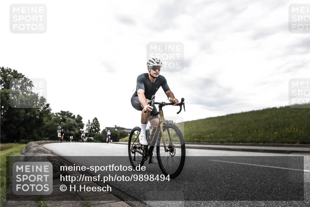 21.06.2026 - 29. Vierlanden-Triathlon H.Heesch http://msf.ph/oto/9898494 21.06.2026 10:07:32 Radfahren 88, 316, 347 meine-sportfotos.de