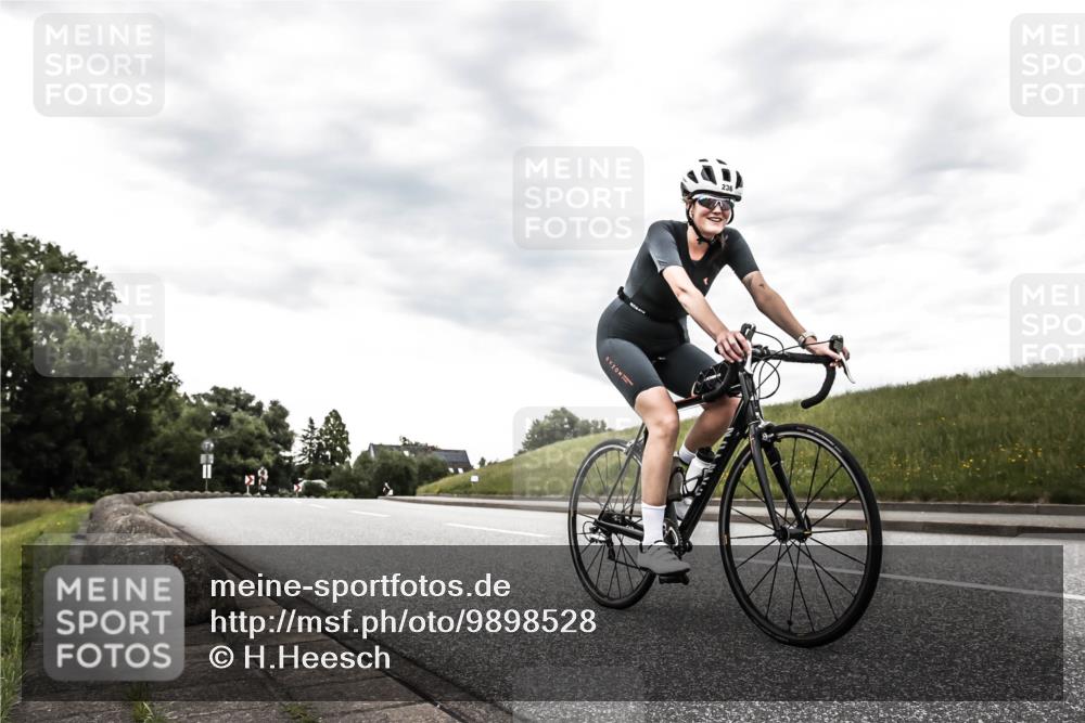 21.06.2026 - 29. Vierlanden-Triathlon H.Heesch http://msf.ph/oto/9898528 21.06.2026 10:13:33 Radfahren 75, 236 meine-sportfotos.de