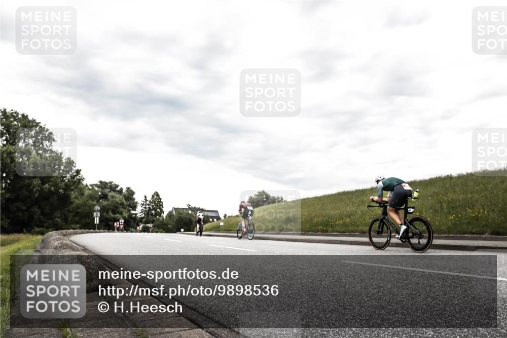 21.06.2026 - 29. Vierlanden-Triathlon H.Heesch http://msf.ph/oto/9898536 21.06.2026 10:15:36 Radfahren 98, 193, 240 meine-sportfotos.de
