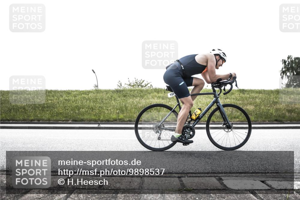 21.06.2026 - 29. Vierlanden-Triathlon H.Heesch http://msf.ph/oto/9898537 21.06.2026 11:15:37 Radfahren 17, 734, 737 meine-sportfotos.de