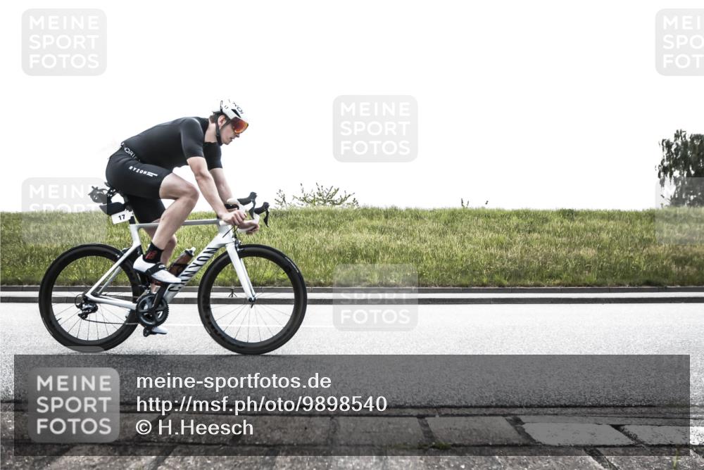 21.06.2026 - 29. Vierlanden-Triathlon H.Heesch http://msf.ph/oto/9898540 21.06.2026 11:15:41 Radfahren 17, 734, 737 meine-sportfotos.de