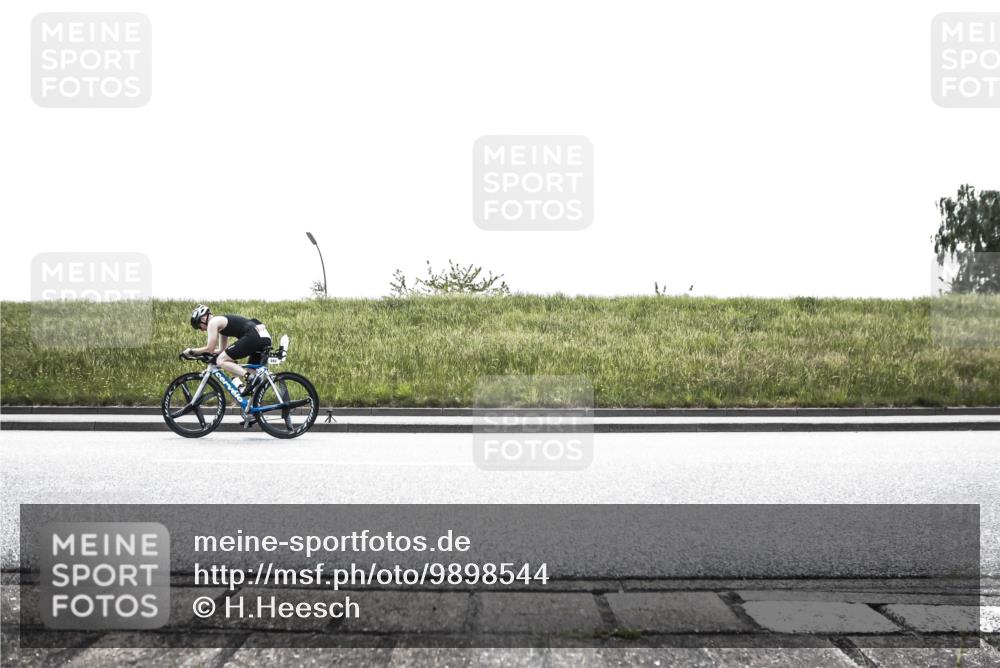 21.06.2026 - 29. Vierlanden-Triathlon H.Heesch http://msf.ph/oto/9898544 21.06.2026 11:15:57 Radfahren 217, 243 meine-sportfotos.de