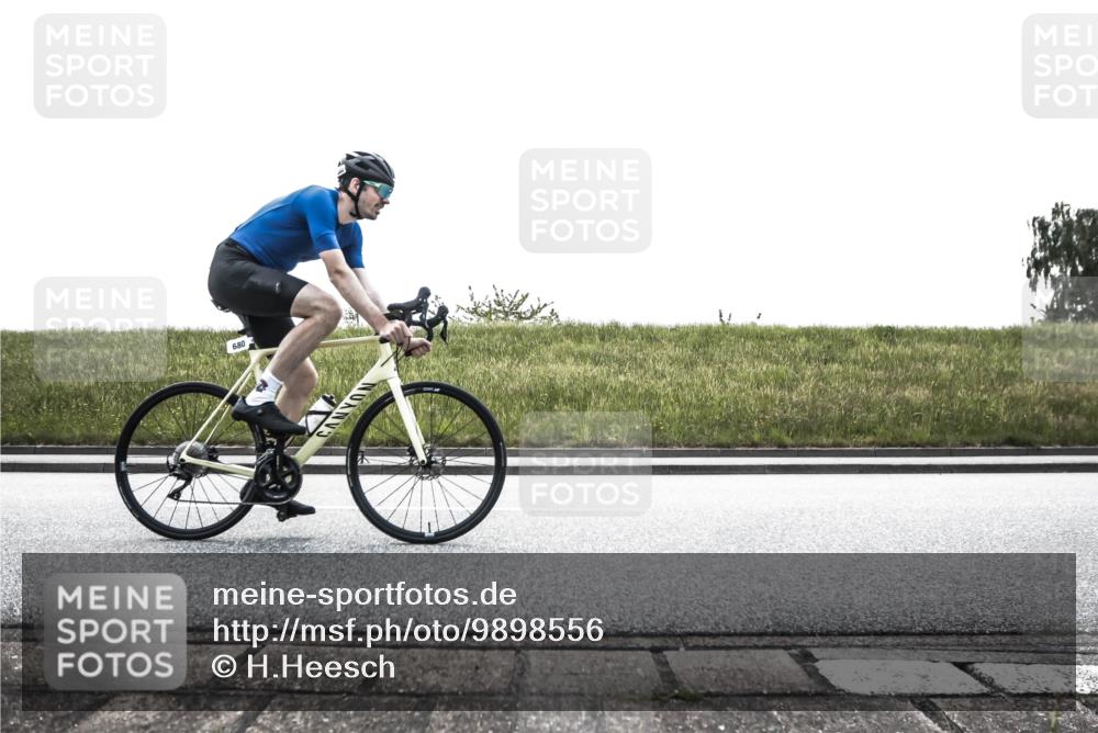 21.06.2026 - 29. Vierlanden-Triathlon H.Heesch http://msf.ph/oto/9898556 21.06.2026 11:16:26 Radfahren 594, 680 meine-sportfotos.de